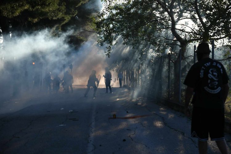 Τρικαλινός αστυνομικός τραυματίας στα επεισόδια της Λάρισας-Οργισμένη ανακοίνωση της Ένωσης Αστυνομικών Υπαλλήλων Τρικάλων