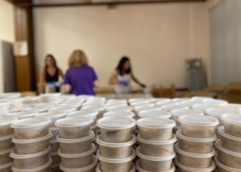 Εως 2.800 μερίδες φαγητού καθημερινά από τον Δήμο Τρικκαίων στους πλημμυροπαθείς