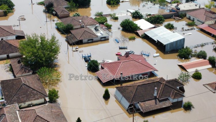 Η πλημμυρισμένη Φαρκαδόνα -Εικόνες πριν 33 λεπτά