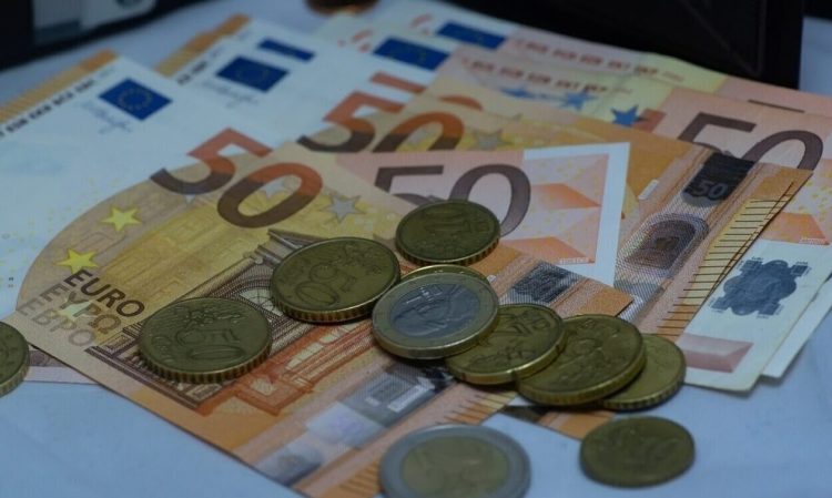 Συντάξεις, τριετίες και επιδόματα – Τι αλλάζει, ποιοι παίρνουν αυξήσεις και ποιοι οι μεγάλοι χαμένοι