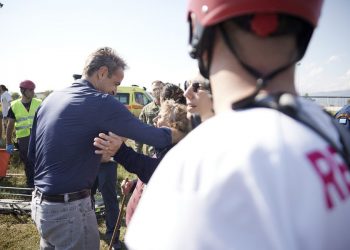 Για την κατάσταση στα Μεγάλα Καλύβια ενημερώθηκε ο Πρωθυπουργός σε επιτόπια επίσκεψη