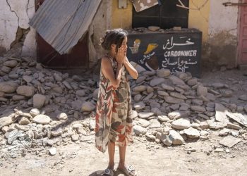 Mαρόκο: Σκάβουν με γυμνά χέρια για επιζώντες – «Σας παρακαλούμε, βοηθήστε μας!»