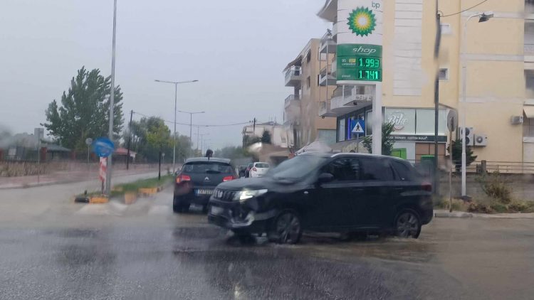 Ποτάμια οι δρόμοι των Τρικάλων-Κλειστή η Αργοναυτών και μέρος της Κονδύλη (φωτό-video)