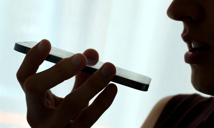 H Google «κρυφακούει» τις συζητήσεις μας – Ο τρόπος να την εμποδίσεις