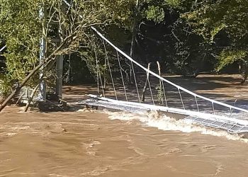 Τέμπη: Το σημείο αναφοράς για όλη την Ελλάδα «λύγισε» από τις πλημμύρες – Έπεσε η εμβληματική γέφυρα