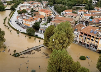 Τρίκαλα: Η πλημμυρισμένη πόλη από ψηλά (video)