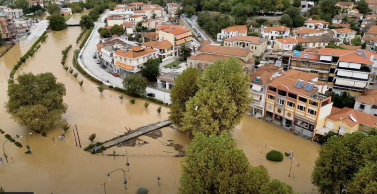Τρίκαλα: Η πλημμυρισμένη πόλη από ψηλά (video)