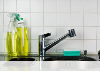 4 πράγματα που μπορείς να καθαρίσεις με υγρό πιάτων – εκτός από τα πιάτα