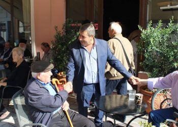 Βόλτα στη λαϊκή αγορά της Πύλης για τον Κώστα Μαράβα
