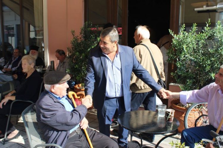 Βόλτα στη λαϊκή αγορά της Πύλης για τον Κώστα Μαράβα