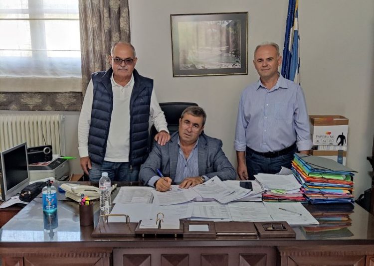Νέα υπογραφή Σύμβασης από τον Δήμαρχο Πύλης  Κώστα Μαράβα
