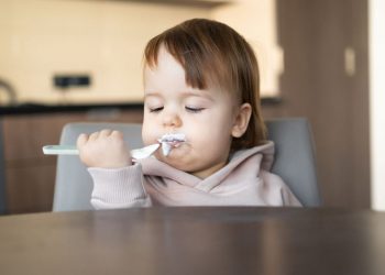 Πότε μπορεί το μωρό να φάει γιαούρτι;