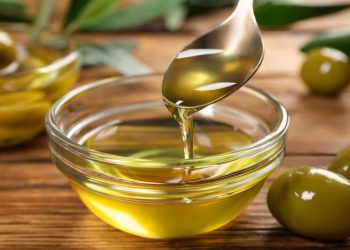 Πώς να αφαιρέσετε τον λεκέ λαδιού από τον τοίχο
