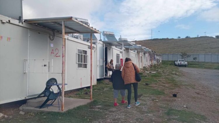 Απόγνωση και οργή στη δομή του Κουτσόχερου για 170 πλημμυροπαθείς του δήμου Φαρκαδόνας