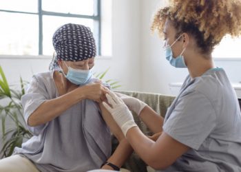 Πότε να κάνουν αντιγριπικό εμβόλιο οι ασθενείς υπό θεραπεία για καρκίνο