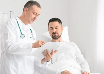 Καρκίνος Παχέος Εντέρου: Τα συμπτώματα που δεν πρέπει να αγνοήσουν οι 45ρηδες