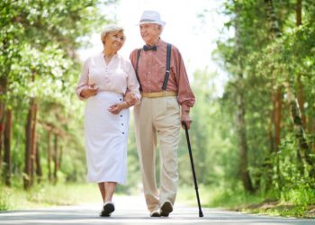 Είστε 70αρης με πίεση; Πόσα βήματα την ημέρα τη ρίχνουν έως και επτά μονάδες