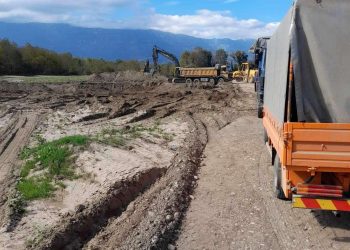 Μηχανήματα της Περιφερειακής Ενότητας Τρικάλων προχωρούν σε καθαρισμούς και ενισχύουν αναχώματα