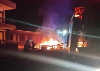 Γυμνάσιο Φαρκαδόνας: Άγνωστοι έβαλαν φωτιά σε θρανία