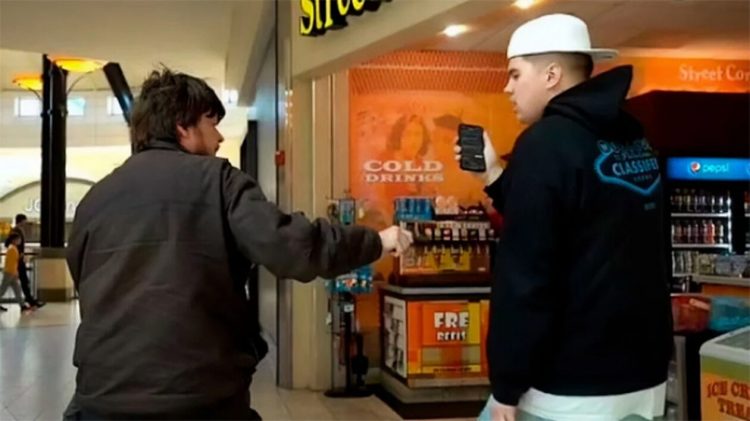 Βίντεο σοκ: Ντελιβεράς πυροβολεί 21χρονο YouTuber που του έκανε φάρσα