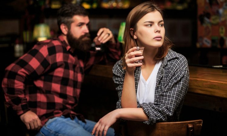 Οι άντρες που θεωρούν ότι η αδιαφορία είναι η καλύτερη εκδίκηση