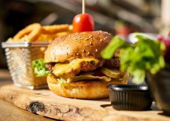 Πωλείται επιχείρηση fast food σε κεντρικό δρόμο των Τρικάλων