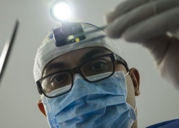 Ηλιούπολη: Δήλωνε οδοντίατρος αλλά ήταν… οδοντοτεχνίτης – Τι καταγγέλλουν θύματά του