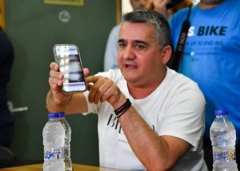 Tραγωδία Τεμπών: Τα προσωπικά αντικείμενα-Συγκλονίζουν οι γονείς των παιδιών που χάθηκαν στο τραγικό δυστύχημα