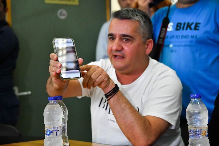 Tραγωδία Τεμπών: Τα προσωπικά αντικείμενα-Συγκλονίζουν οι γονείς των παιδιών που χάθηκαν στο τραγικό δυστύχημα