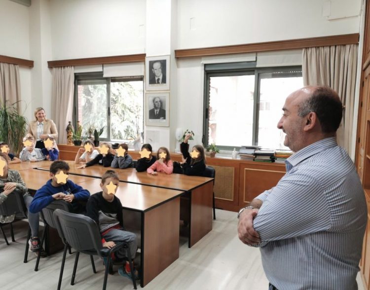 Επίσκεψη μαθητών στο Δημαρχείο-«Κύριε Δήμαρχε, τι θέλετε να κάνετε για την πόλη μας;»