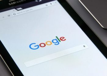 H Google μας ακούει πεντακάθαρα – Πώς να απενεργοποιήσετε τη λειτουργία στο κινητό σας τηλέφωνο