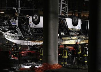 Ιταλία: Τα μοιραία δευτερόλεπτα της πτώσης του λεωφορείου – Τα τρία σενάρια της τραγωδίας