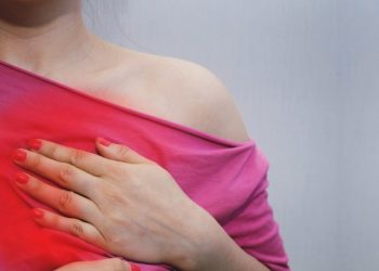 Καρκίνος του μαστού: 5 μύθοι για τα συμπτώματα που δεν πρέπει να πιστεύετε