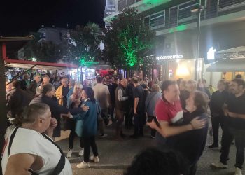 Πανηγυρικό το κλίμα στο περίπτερο της Πρωτοβουλίας του Κουρέτα στα Τρίκαλα