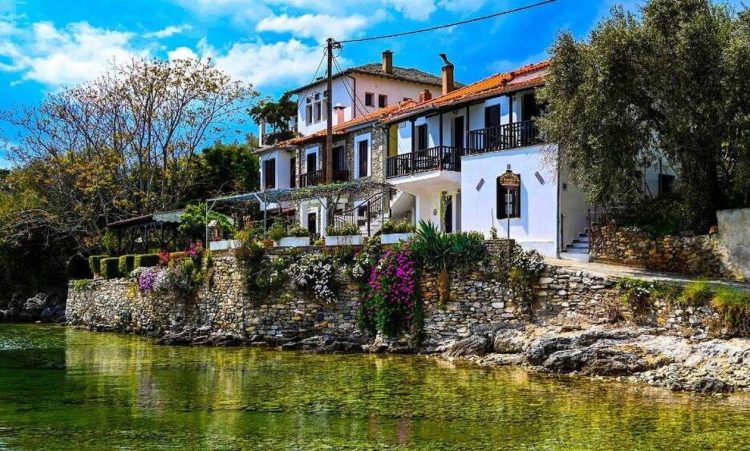 Λεφόκαστρο: Ένα γαλήνιο παραθαλάσσιο χωριουδάκι που θα σας καταπλήξει