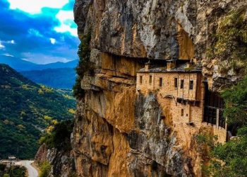 Ιερά Μονή Κηπίνας: Ένα μοναστήρι – αετοφωλιά της πίστης στα μοναδικά Τζουμέρκα
