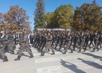 Εντυπωσιακοί οι σπουδαστές και σπουδάστριες της ΣΜΥ με τον άψογο σχηματισμό τους στην παρέλαση (φωτό-video)