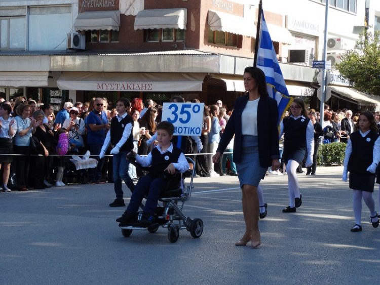 Τα Τρίκαλα τίμησαν την εθνική επέτειο της 28ης Οκτωβρίου με μεγαλειώδη παρέλαση (photo-video)