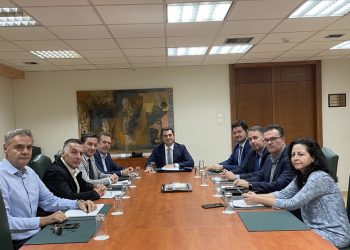Συνάντηση του Υπουργού Ανάπτυξης Κώστα Σκρέκα με τους εμπόρους για την παραγωγική ανασυγκρότηση της Θεσσαλίας