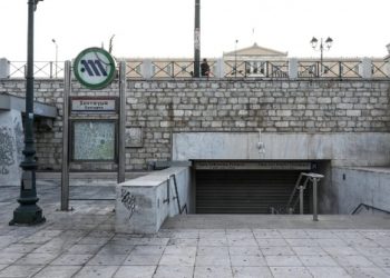 Οδηγός πάρκαρε το αυτοκίνητό του στην Πλατεία Συντάγματος