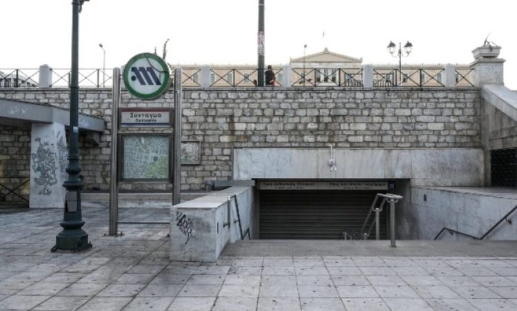 Οδηγός πάρκαρε το αυτοκίνητό του στην Πλατεία Συντάγματος