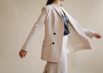Tips να φορέσεις σωστά το σακάκι ανάλογα με τον σωματότυπό σου