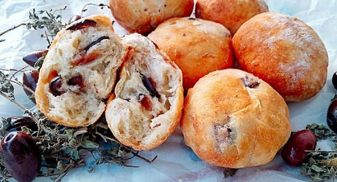 Ελιοψωμάκια χωρίς ζύμωμα
