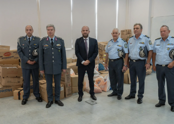 Aνθρωπιστική βοήθεια στους πλημμυροπαθείς της Θεσσαλίας από την Ελληνική Αστυνομία