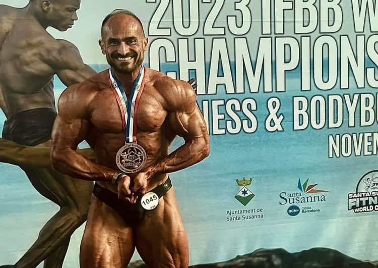 Σάκης Καραμάνος | Από το παλιομονάστηρο “master” στο body building 