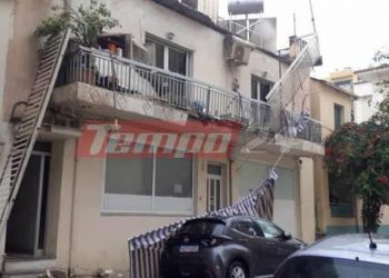 Πάτρα: Μπαλκόνι κατέρρευσε και έπεσε στον δρόμο