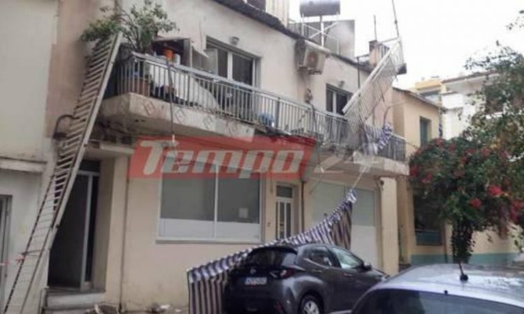 Πάτρα: Μπαλκόνι κατέρρευσε και έπεσε στον δρόμο