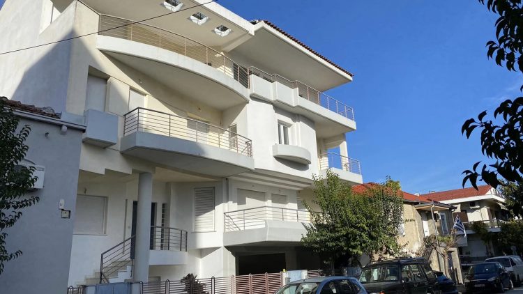 Ενοικιάζεται εσωτερική μεζονέτα πολυτελούς κατασκευής στην οδό Κονδύλη