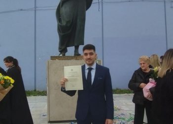 Ο Θοδωρής Μαγκούτης ποδοσφαιριστής του ΑΟΤ,Πτυχιούχος Φαρμακευτικής
