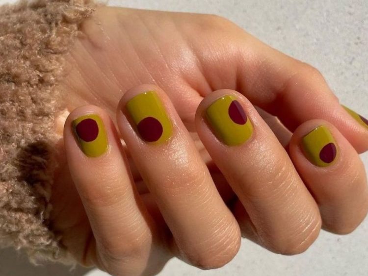 Sunday Funday! Κερασί, μόκα και snake print nails